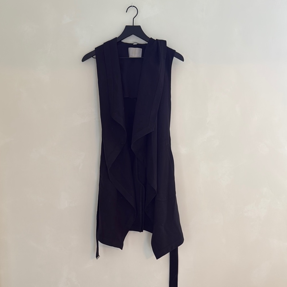 Soia & Kyo Black Long Sleeveless Vest with Open Front Design
